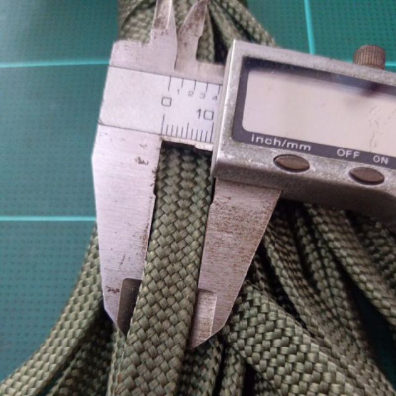 เชือกร่มแบน ยาว8เมตร หน้ากว้าง1ซม.(10มิลลิเมตร) ราคาต่อชิ้น สีเขียวขี้ม้า ใช้สำหรับรัดของ เชือกถักแบน เชือกมัดของ เชือก