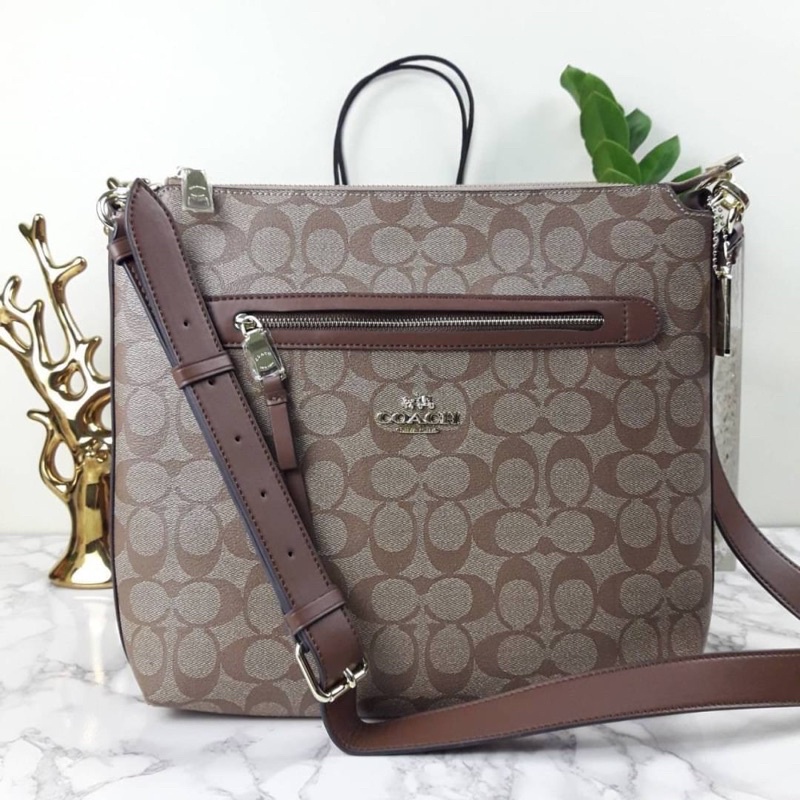 COACH MAE FILE CROSSBODY IN SIGNATURE CANVAS (COACH F77885) SIZE : 11 1/2" (L) x 10 1/2" (H) x 2 3/4