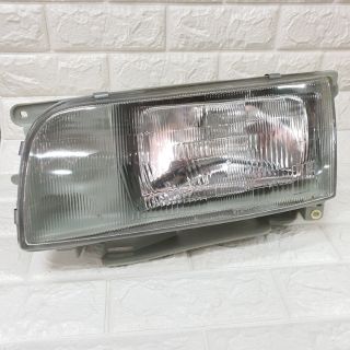 ไฟหน้า โตโยต้า ตู้ ไฮเอช LH112 YH112 ปี90 ข้างซ้าย
Head Lamp TOYOTA Hias LH112 YH112 LH 1990 ยี่ห้อ LUCID