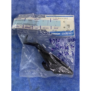 พลาสติกจิ้งหรีดMAZDA3รุ่น4ประตูปี2010ข้างขวา ใหม่แท้