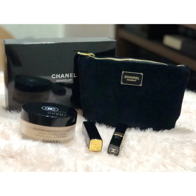 กระเป๋าใส่เครื่องสำอางค์ Chanel (ชาเเนล) สีดำ กำมะหยี่ ซิปทอง New ของใหม่ ราคาถูก ของเเท้ 100% จาก Counter Brand Chanel