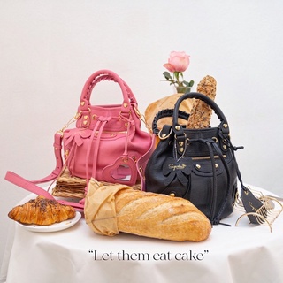 Croissant bucket bag