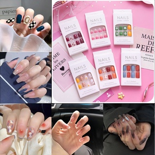 【พร้อมกาว + ของขวัญ】 24 ชิ้น / กล่อง ชุดเล็บปลอม พร้อมกาว เล็บปลอม เล็บนิ้วฝรั่งเศส COD