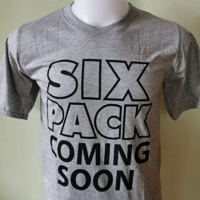 เสือยืดลาย​Six pack coming soon สีเทาขาว/สีแดง