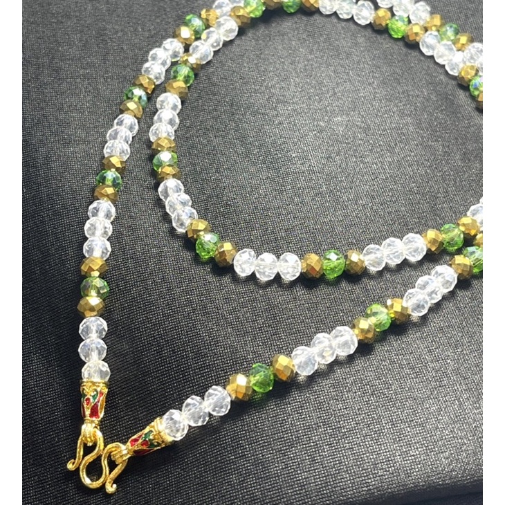 สร้อยคอคริสตัลตะขอทองลงยาสวยงาม ขนาดเม็ดคริสตัล 4-6 mm. ความยาวสร้อย 24 นิ้วรวมตะขอ