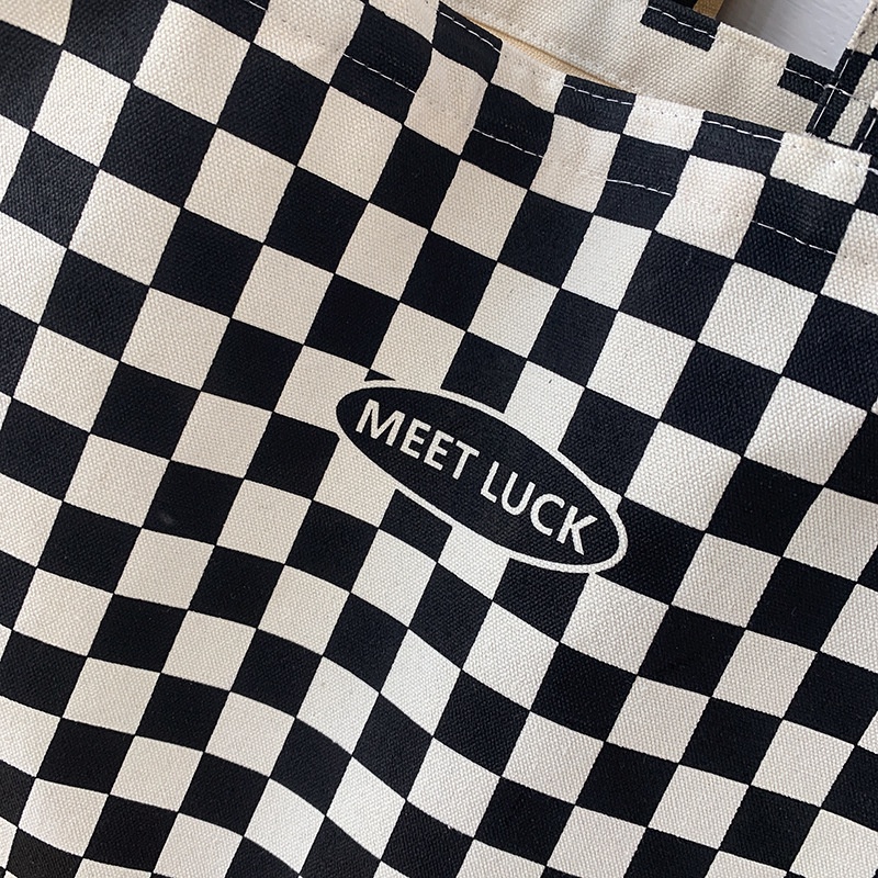 กระเป๋าผ้าลายตาราง Meet Luck มีซิป 3 สี