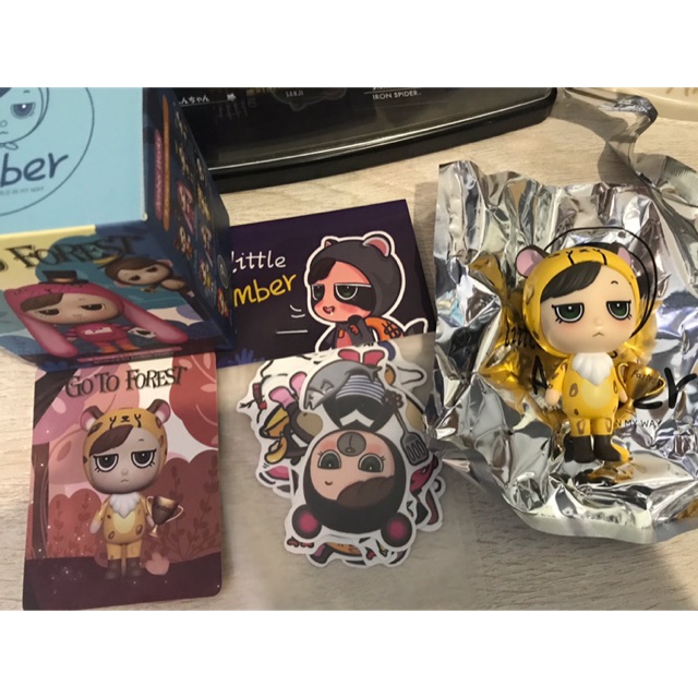 Little Amber go to forest มีลายเซ็นต์ ศิลปิน