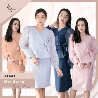 ARINDA Mandarin Top 2609 : เสื้อป้ายหน้า แต่งแขนผ้าแก้ว ดีเทลโบว์สุดคิ้วท์