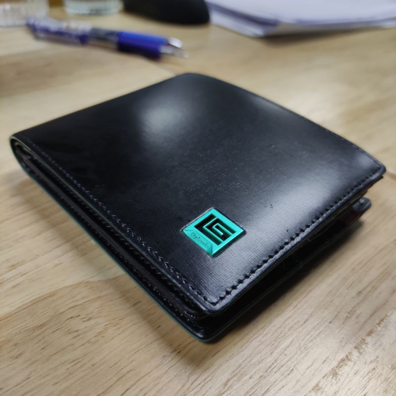 กระเป๋า สตางค์ Guy laroche