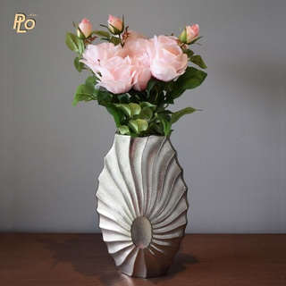 แจกัน Philos Vase Shell Silver Small : PF4-VA1906 | แจกันใส่ดอกไม้ทรงสูงสีเงินลายหอยเชลล์ขนาดเล็ก สำหรับตกแต่งภายในบ้าน