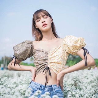 ✨ꫛꫀꪝ c o ll e c t i o n ✨   "Floral Puffed Sleeve Crop Top"เสื้อครอปแขนพอง ลาย ทูโทน แขนพอง ทรงสวย มีดีเทลตัดแต่งด้วยลาย