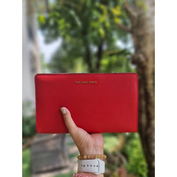 กระเป๋า mk หนัง สีแดง Michael Kors Large Crossbody Clutch , Bright Red