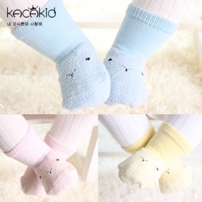 พร้อมส่ง! ถุงเท้าเด็ก ถุงเท้ากันหนาวเด็ก ขนนุ่ม ลายหมี (ถุงเท้ามีกันลื่น)