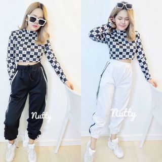 💥งานSet 2 ชิ้นเสื้อคอปลายตารางพร้อมกับกางเกงวอร์มแถบข้างมี 2 สี