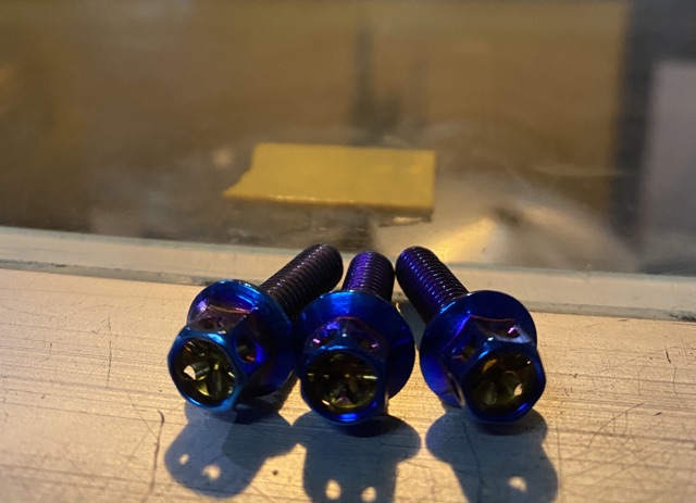 น็อตครอบหม้อน้ำ Nmax สีเลส ทอง ไทเท 1 ชุดมี 3 ตัว - รูปที่ 2