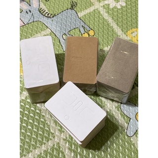 แผงติด กิ๊บ กิ๊ป กิ๊ฟ เดี่ยว สามสี หนึ่งก้อนมี 100 ใบ ขนาด 8.5x5 cm