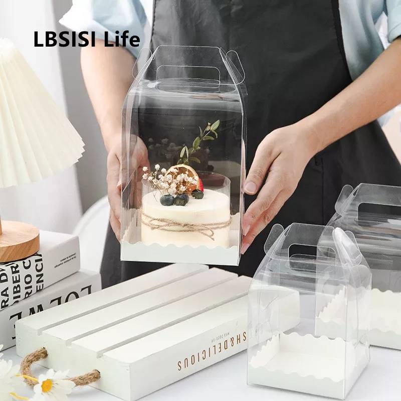 กล่องเค้กใสทรงสูงหูหิ้ว พร้อมถาดรองสีขาว กล่องเค้กเกาหลี กล่องเค้กพลาสติกใสทรงสูง ขนาด 13,15 cm.