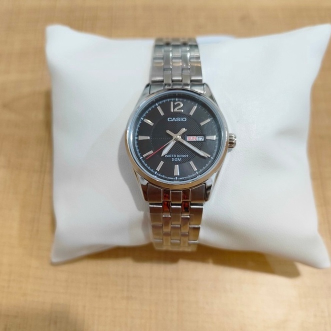 นาฬิกาข้อมือผู้หญิง casio สายสเตนเลส รุ่น LTP-1335D,LTP-1335D-1A,LTP-1335D-1AVDF