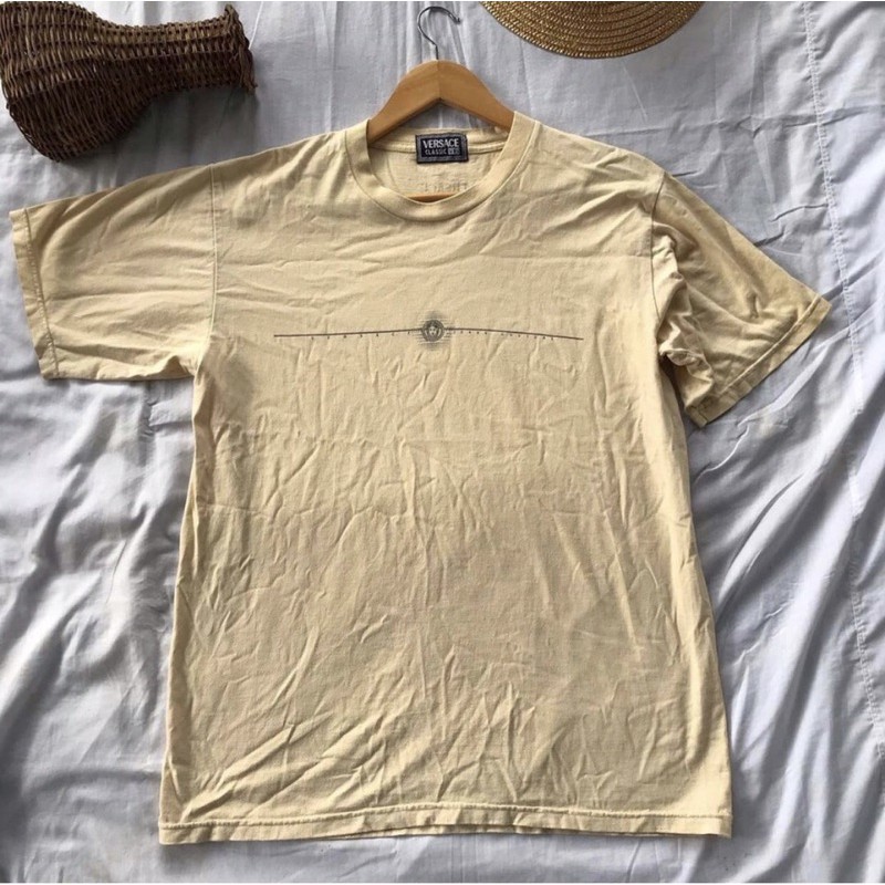 เสื้อยืดvesaceสภาพดีไม่มีตำหนิ