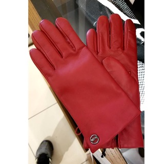 พร้อมส่ง แท้ 🇺🇸100% New Coach ถุงมือ หนังแกะแท้ 100% HORSE AND CARRIAGE PLAQUE LEATHER TECH GLOVES F76310 TRUE RED