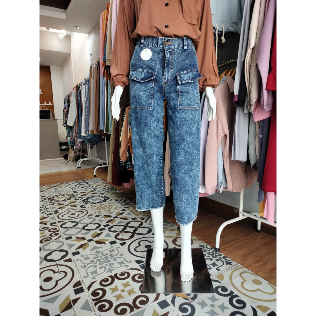 จินิซา | BERLIN JEANS / RIGHT AND LEFT POCKET PANTS / RUBBER WAIST BACK