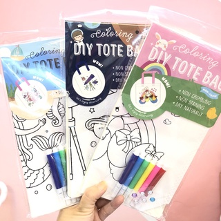 (3ชิ้น ได้ราคาส่ง) Set DIY ถุงผ้าระบายสี กระเป๋าระบายสี พร้อมสี 6 แท่ง และสติ๊กเกอร์ ของเล่น ศิลปะ ของขวัญ วาดภาพ คละลาย