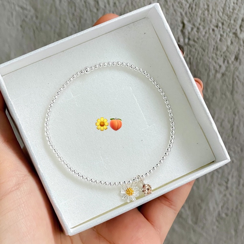 SissyJewelry // ข้อมือเงินแท้ รุ่นเอ็นยืด ประดับจี้ Daisy with gem stretch beaded bracelet 🎁Free gift box🎁