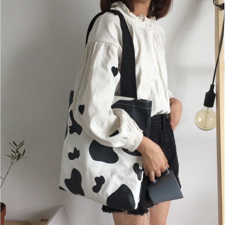 กระเป๋าผ้าลายวัว Cow