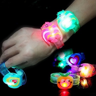 ของเล่นเด็กไฟกระพริบไฟ LED สายรัดข้อมือ กำไล ลายการ์ตูนน่ารักสำหรับเด็ก