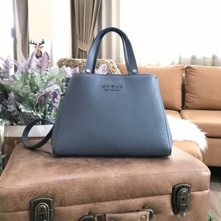 🧚‍♀️ ! GUESS WOMAN  FACTORY SHOULDER BAG 🌿กระเป๋าถือหรือสะพาย สีฟ้า