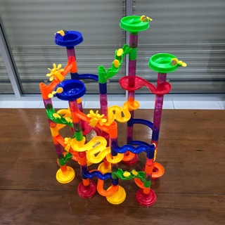 เกมรางลูกแก้วหรรษา 105 ชิ้นค่ะ Marble Run