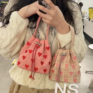 🚀จัดส่งทันที🚀Drawstring Mouth Bucket Bag Love Embroidery Messenger Bag ผ้าใบสีชมพู กระเป๋าถือแบบสบาย ๆ Women