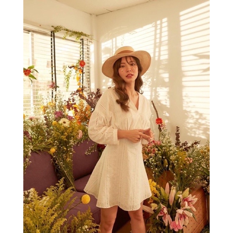 ส่งต่อ ชุดเดรสจากแบรนด์lookbook lucy dress สีขาว size S