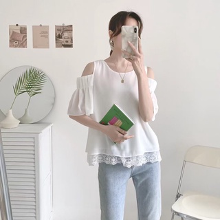 FBAShop วัสดุคุณภาพดี  🎀 ทันสมัยเสื้อเชิ้ตหญิง  คอกลมแต่งแขนเสื้อริ้วๆ ชายเสื้อ แต่งลายลูกไม้  🐾 หวานๆ มีเสน่ห์เฉพาะ