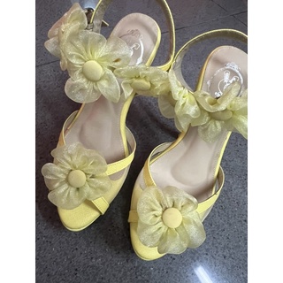 Made of Frabic  size 35 รุ่นblooming heel