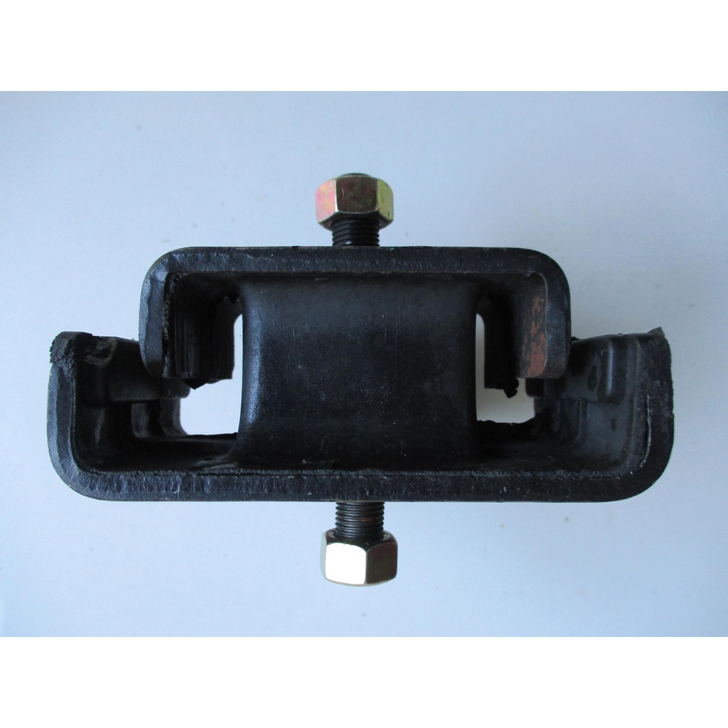 ยางแท่นเครื่องหน้า  HINO   KM505 .KM500    ราคา 1 ชิ้น