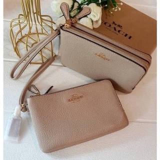 พร้อมส่ง แท้ 🇺🇸💯% New Coach คล้องมือ 2 ซิป S DOUBLE CORNER ZIP WRISTLET (COACH 6649) IM/TAUPE