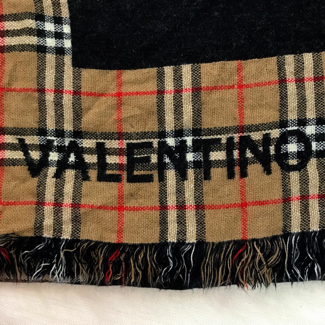 ผ้าคลุมไหล่มือสอง Valentino ของแท้