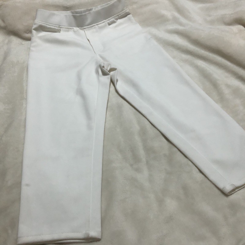 กางเกงขา 5 ส่วน สีขาว แบรนด์ ZEIN