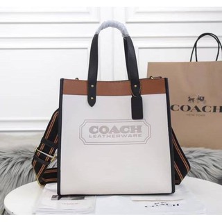 Coach  FIELD TOTE 30 IN COLOUR  WHITE WITH COACH BADGE