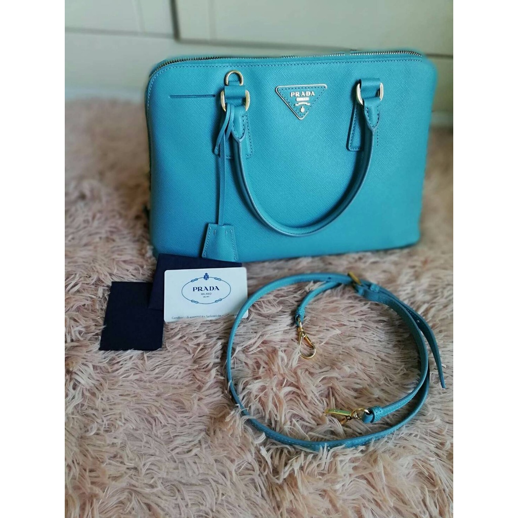 กระเป๋า Prada Saffiano alma 30 Used like new อปก.​ การ์ด​ สายสะพาย