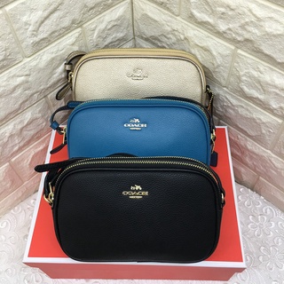 แท้💯% 🎀 COACH F65988 กระเป๋าสะพายสตรีคลาสสิก กระเป๋าสุภาพสตรี กระเป๋าสะพายข้าง กระเป๋าสี่เหลี่ยมเล็ก กระเป๋ากล้อง ซิปคู่ กระเป๋าสุภาพสตรี กระเป๋าหนัง