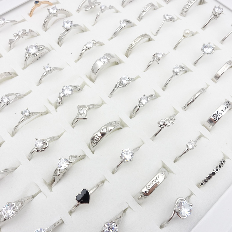 ใหม่10ชิ้นแหวนสตรีส่องแสง พลอยเทียม หินเพทายโรแมนติกหมั้นแหวนแต่งงานผสมรูปแบบเครื่องประดับแฟชั่น