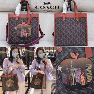 Coach  FIELD TOTE IN SIGNATURE CANVAS WITH APPLE