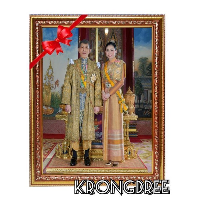 ภาพรัชกาลที่10 คู่พระราชินี พร้อมกรอบหลุยส์ ขนาด 21×27นิ้ว