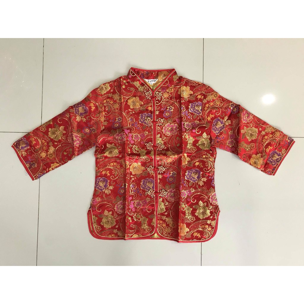เสื้อจีน ผู้หญิง ผู้ใหญ่ ตรุษจีน แขนสามส่วน  สีแดง ลายดอกไม้หลายสี คอจีน ผ่าหน้า