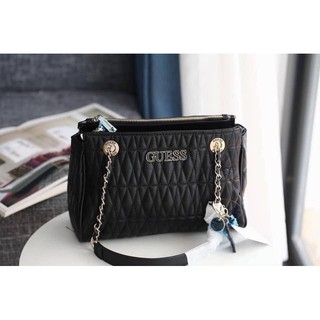 แท้💯 outlet GUESS CROSSBODY BAG  กระเป๋าถือหรือสะพาย ขนาดกำลังดี วัสดุ PU faux leather