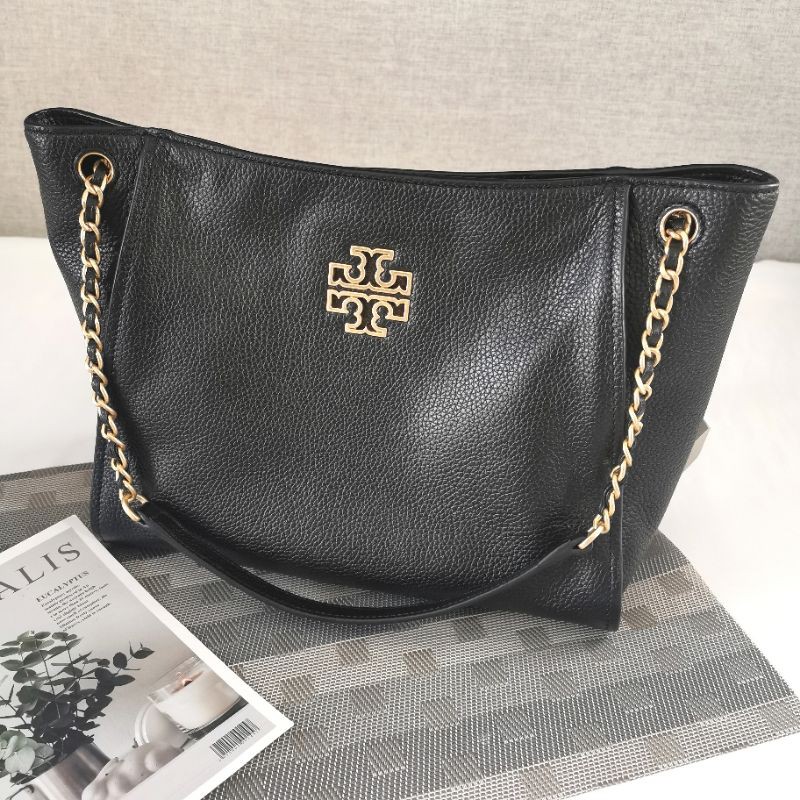 🎀พร้อ​มส่ง​จ้า​า​🎀✨​Tory burch Britten​ Small Slouchy Tote ✨