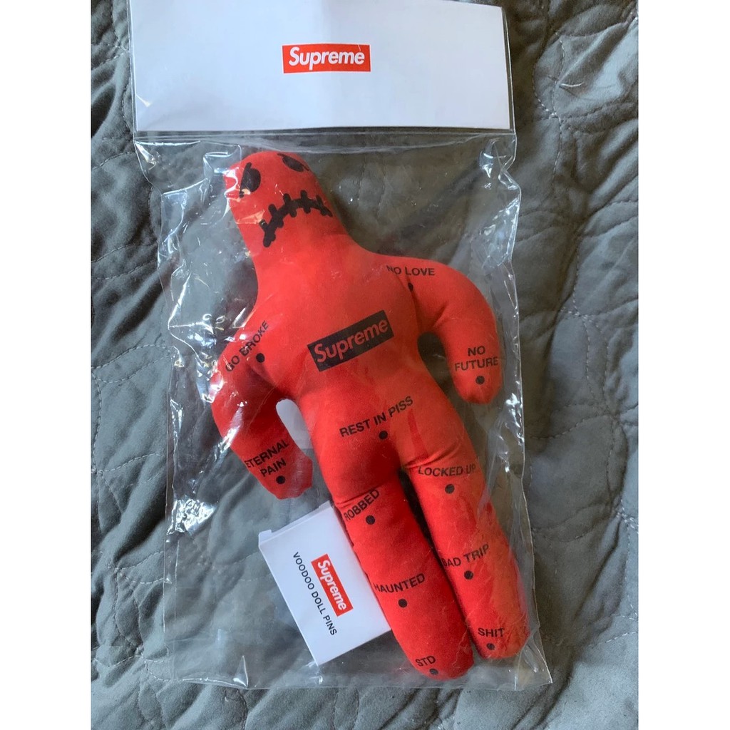 ตุ๊กตาวูดู ซูพรีม/Supreme Voodoo Doll Red FW19 | Shopee Thailand