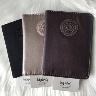 แท้ 💯% Kipling เคสใส่ Passport พร้อมช่องต่างๆและใส่บัตรของใหม่ มีให้เลือก 3 สี ทนทานกระชับกระทัดรัดเบาพกพาสะดวกสบายค่ะ